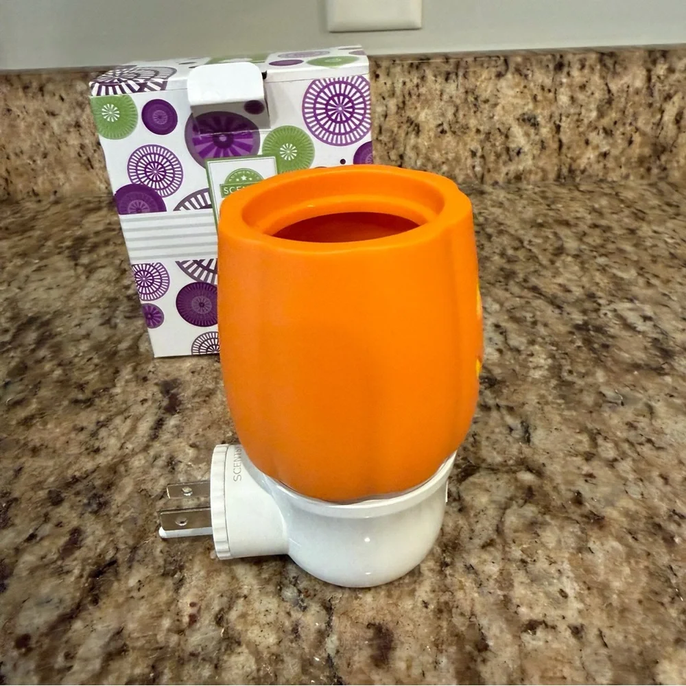 New Scentsy Jack-O-Lantern Wall Fan Diffuser Pod System Night Light Halloween